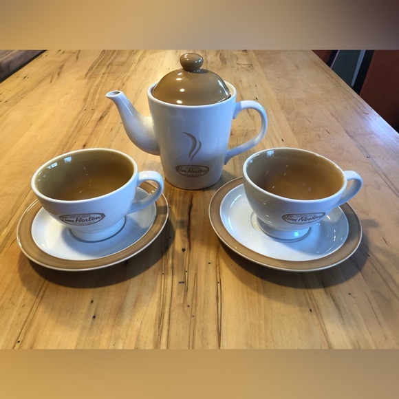 Tim Hortons Tea Set - Picture 1 of 9